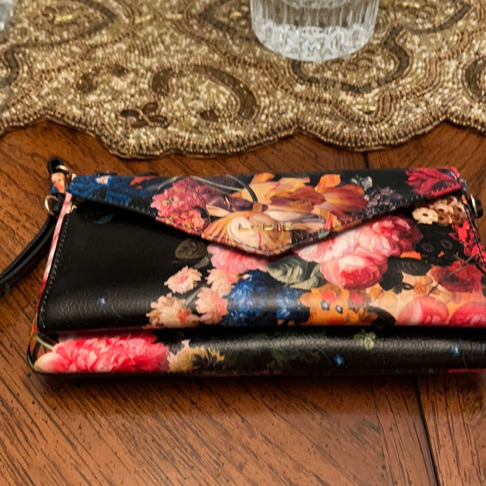Flower clutch